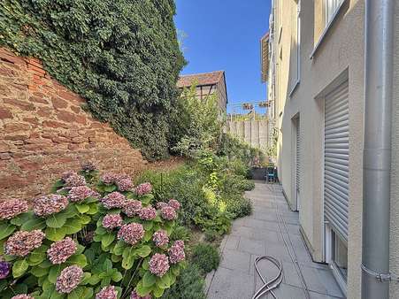 Seitenansicht Seitenansicht - Souterrain-Wohnung in 63906 Erlenbach mit 55m² kaufen