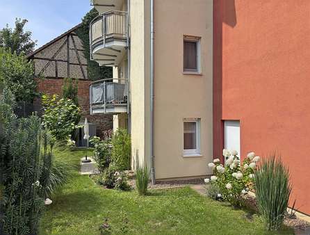 Terrasse und Garten Terrasse und Garten - Souterrain-Wohnung in 63906 Erlenbach mit 55m² kaufen