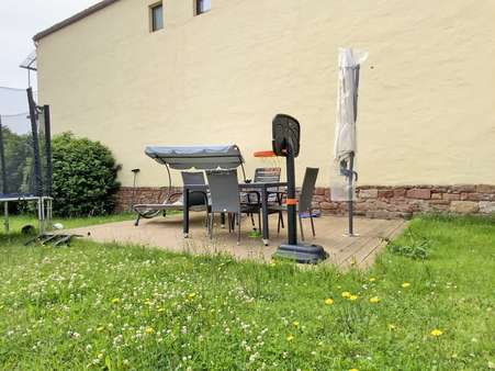 Terrasse im Garten - Doppelhaushälfte in 63785 Obernburg mit 135m² kaufen