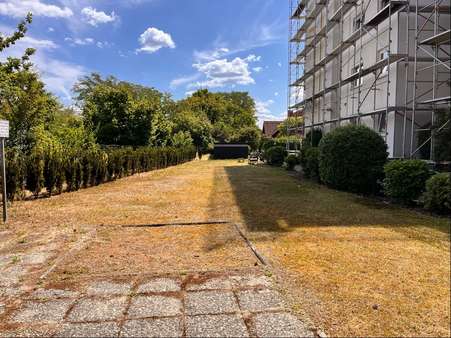 Gemeinschaftsfläche vorm Haus Gemeinschaftsfläche vorm Haus - Etagenwohnung in 63814 Mainaschaff mit 82m² kaufen