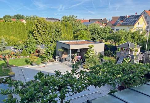 Blick in den Garten - Einfamilienhaus in 97828 Marktheidenfeld mit 246m² kaufen