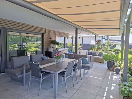 Großzüger Essbereich auf der Terrasse - Einfamilienhaus in 97828 Marktheidenfeld mit 246m² kaufen
