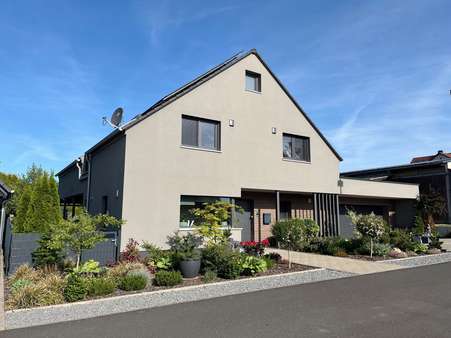 Straßenansicht - Einfamilienhaus in 97828 Marktheidenfeld mit 246m² kaufen