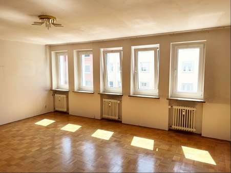 Zimmer 1 Zimmer 1 - Etagenwohnung in 63739 Aschaffenburg mit 137m² kaufen