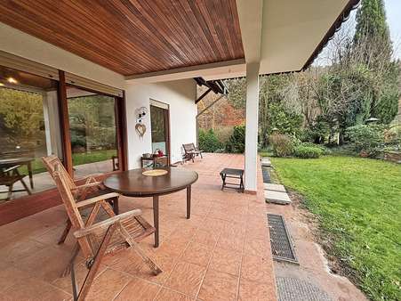 Überdachte Terrasse - Einfamilienhaus in 97896 Freudenberg mit 235m² kaufen