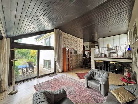 Wohnzimmer mit Blick zum Essbereich - Einfamilienhaus in 63128 Dietzenbach mit 142m² kaufen