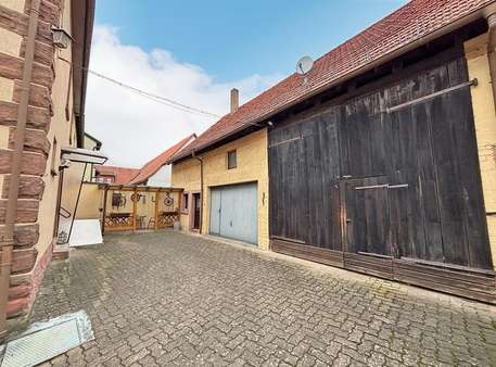 Hof Hof - Zweifamilienhaus in 97903 Collenberg mit 175m² kaufen