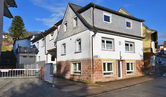 Einfamilienhaus mit Apartment in Lützel-Wiebelsbach