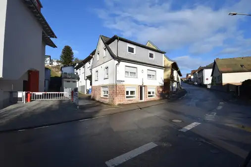 Einfamilienhaus mit Apartment in Lützel-Wiebelsbach