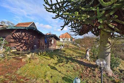 Schöner Garten mit Gartenhaus - Zweifamilienhaus in 64750 Lützelbach mit 210m² kaufen