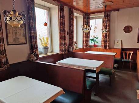 Haus 11-13 - Gaststätte Haus 11-13 - Gaststätte - Zweifamilienhaus in 63916 Amorbach mit 250m² kaufen