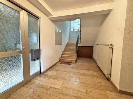 Treppenhaus - Zweifamilienhaus in 63849 Leidersbach mit 200m² kaufen