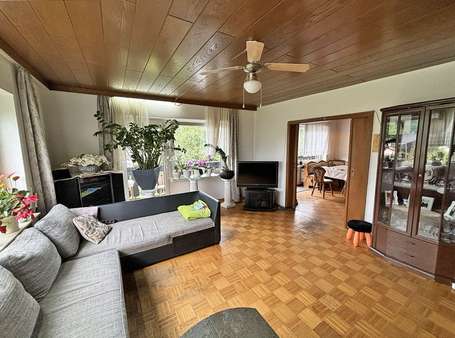 Wohnzimmer im 1. Obergeschoss - Zweifamilienhaus in 63849 Leidersbach mit 200m² kaufen