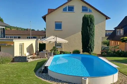 Traumhaus mit Pool in guter Lage