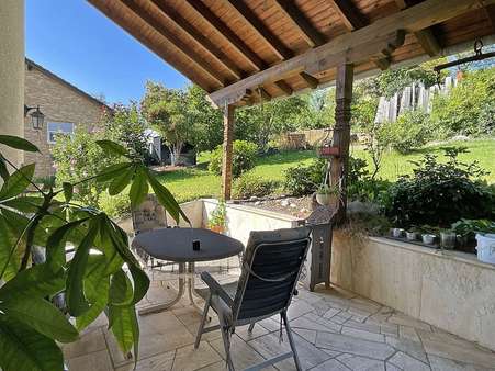 Überdachte Terrasse und Garten - Einfamilienhaus in 63785 Obernburg mit 280m² kaufen