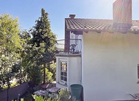 Seitenansicht mit Balkon - Einfamilienhaus in 63785 Obernburg mit 280m² kaufen