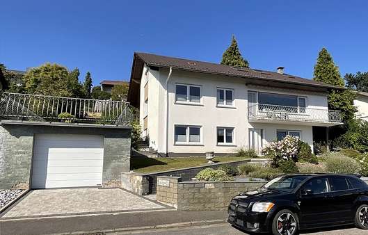 Straßenansicht mit Garage - Einfamilienhaus in 63785 Obernburg mit 280m² kaufen