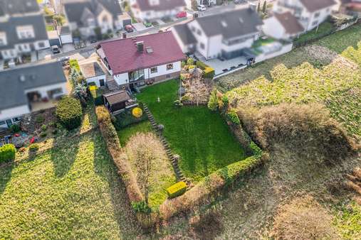 Eingewachsener Garten mit Gartenhaus - Einfamilienhaus in 63864 Glattbach mit 234m² kaufen