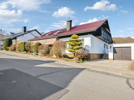Straßenansicht - Einfamilienhaus in 63864 Glattbach mit 234m² kaufen