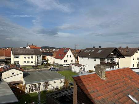 Blick über Sulzbach - Zweifamilienhaus in 63834 Sulzbach mit 200m² kaufen