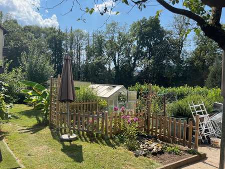 Sonniger Garten - Zweifamilienhaus in 63768 Hösbach mit 168m² kaufen