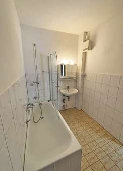 Badezimmer - Etagenwohnung in 63785 Obernburg mit 76m² kaufen