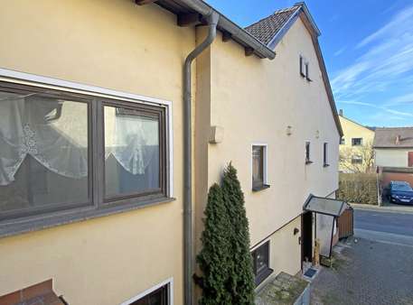 Blick auf den Altbau - Einfamilienhaus in 63820 Elsenfeld mit 233m² kaufen