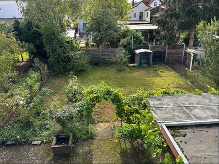 Blick in den Garten - Zweifamilienhaus in 63791 Karlstein mit 213m² kaufen