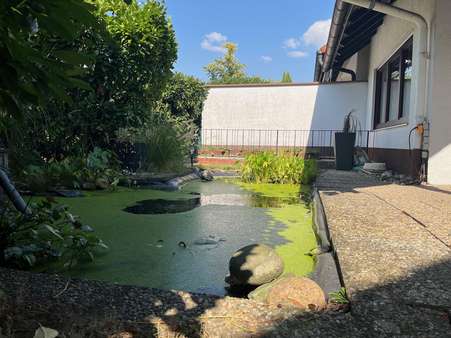 Uneinsehbare Terrasse mit Teich - Zweifamilienhaus in 63741 Aschaffenburg mit 183m² kaufen