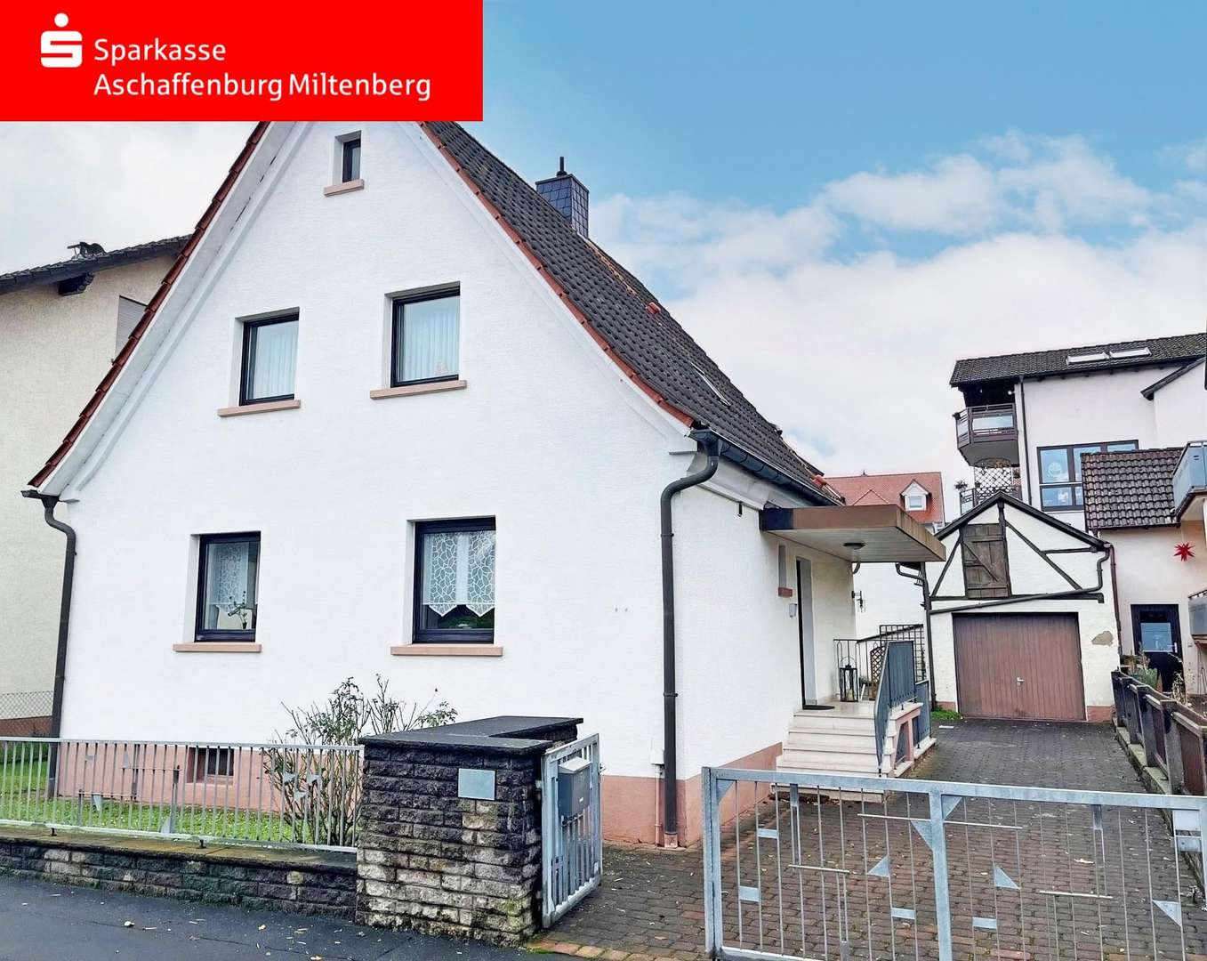 Außenansicht Außenansicht - Zweifamilienhaus in 63768 Hösbach mit 125m² kaufen