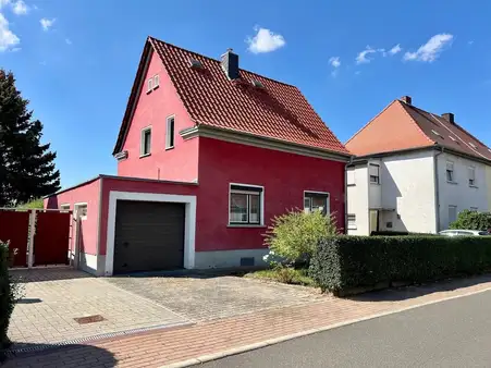 Willkommen im Siedlungshaus mit Garten!