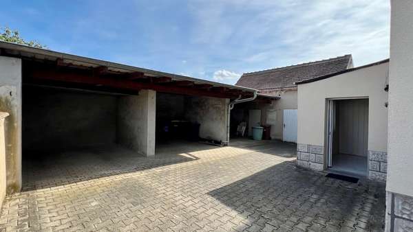 Carport und Stallgebäude - Zweifamilienhaus in 06667 Weißenfels mit 170m² kaufen