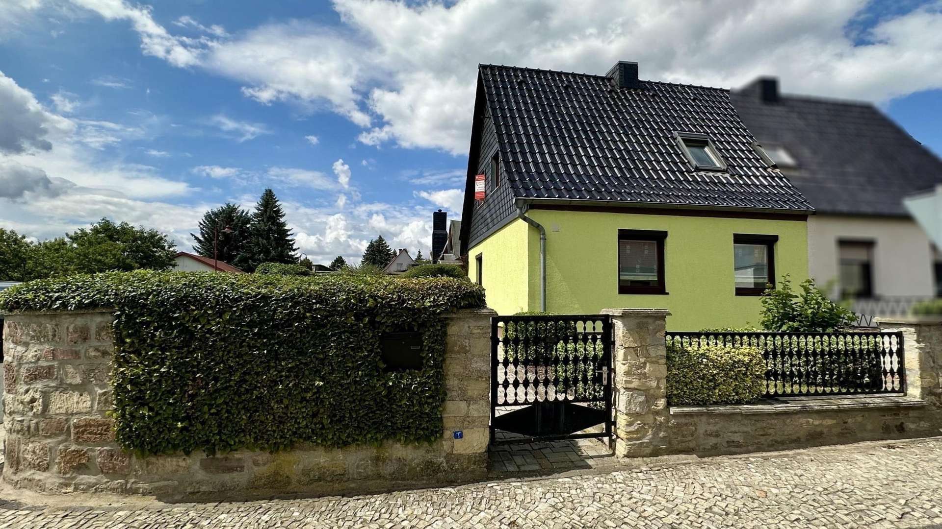 Außenansicht Außenansicht - Doppelhaushälfte in 06636 Laucha mit 130m² kaufen