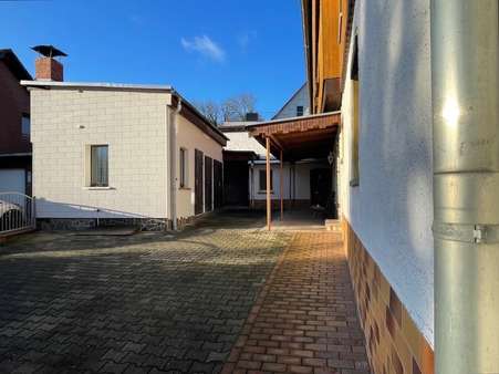 Hofbereich - Einfamilienhaus in 06682 Teuchern mit 232m² kaufen