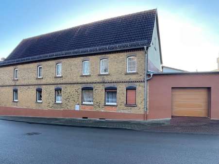 Straßenansicht - Einfamilienhaus in 06682 Teuchern mit 232m² kaufen