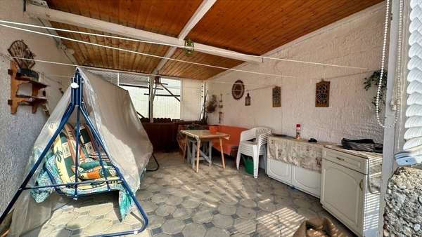 Überdachte Sitzmöglichkeit - Einfamilienhaus in 06638 Karsdorf mit 96m² kaufen