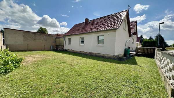 Blick in den Garten - Einfamilienhaus in 06638 Karsdorf mit 96m² kaufen