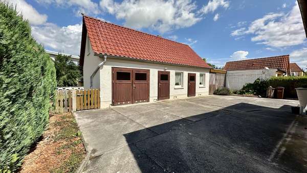 Nebengebäude, Zugang zum Garten - Einfamilienhaus in 06638 Karsdorf mit 96m² kaufen