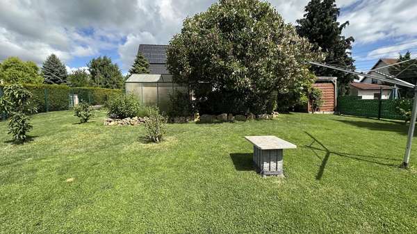 Blick in den Garten Blick in den Garten - Doppelhaushälfte in 06647 An der Poststraße mit 168m² kaufen