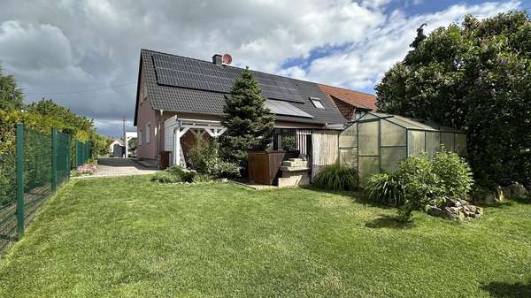 Blick zum Haus - Doppelhaushälfte in 06647 An der Poststraße mit 168m² kaufen