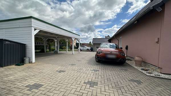 Doppelcarport und Hof - Doppelhaushälfte in 06647 An der Poststraße mit 168m² kaufen