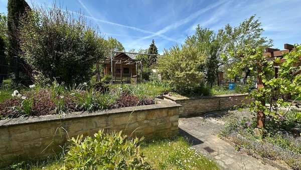 Blick in den Garten - Einfamilienhaus in 06618 Naumburg mit 114m² kaufen