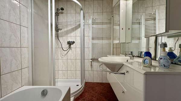 Bad im Nebengebäude - Einfamilienhaus in 06647 Finneland mit 135m² kaufen