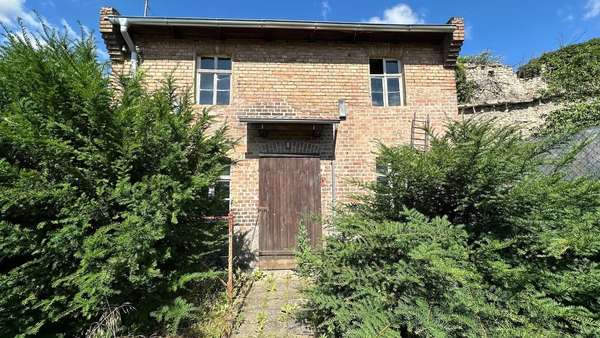 Nebengebäude im Garten Nebengebäude im Garten - Reihenmittelhaus in 06632 Freyburg mit 84m² kaufen