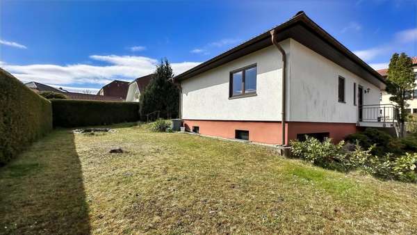 Blick in den Garten - Einfamilienhaus in 06628 Naumburg mit 100m² kaufen