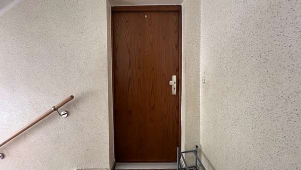 Wohnungstür - Etagenwohnung in 06618 Naumburg mit 71m² kaufen