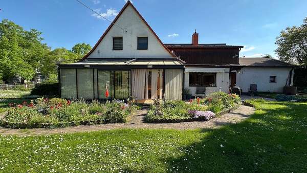 Giebelansicht - Doppelhaushälfte in 06618 Naumburg mit 103m² kaufen