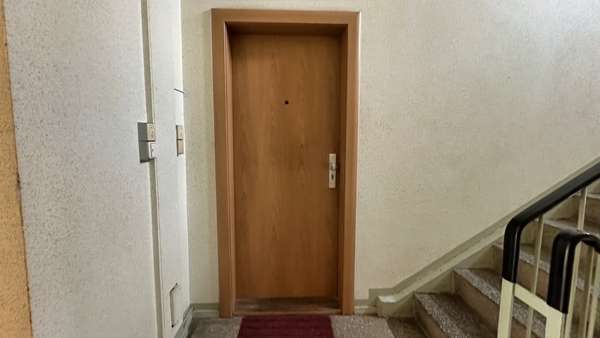 Wohnungseingangstür Wohnungseingangstür - Erdgeschosswohnung in 06632 Freyburg mit 64m² kaufen