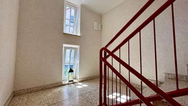 Hausflur Hausflur - Dachgeschosswohnung in 06628 Naumburg mit 56m² kaufen