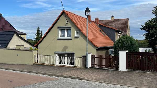 Straßenansicht Straßenansicht - Einfamilienhaus in 06688 Weißenfels mit 105m² kaufen
